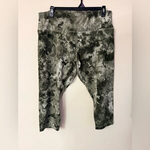 Lululemon Align Crop Tights, size 20, Diamond Dye Light Sage Medium Olive Green